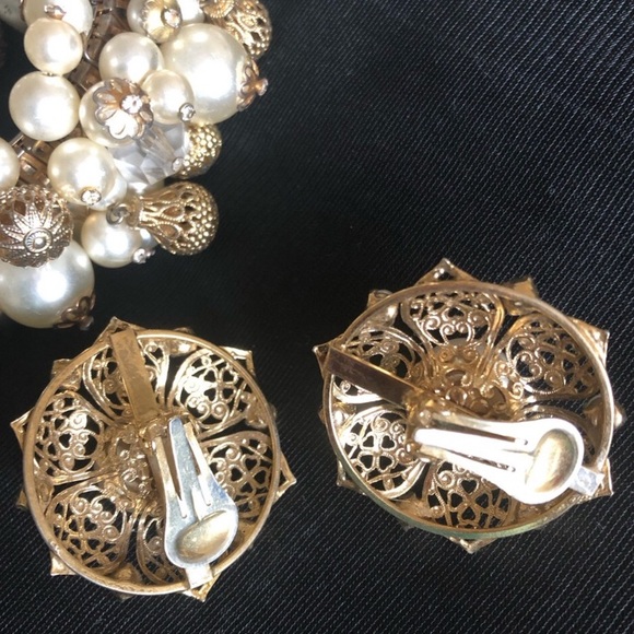 Set of two Vintage 80s clip on Pearl Earrings and pearl stretchable Bracelet - Picture 2 of 16